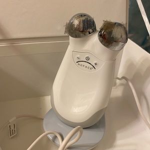 Nuface. No gel included.